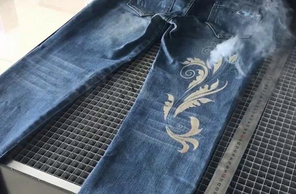 激光切割和雕刻在紡織行業(yè)有哪些應用？布料激光燒花(圖1)