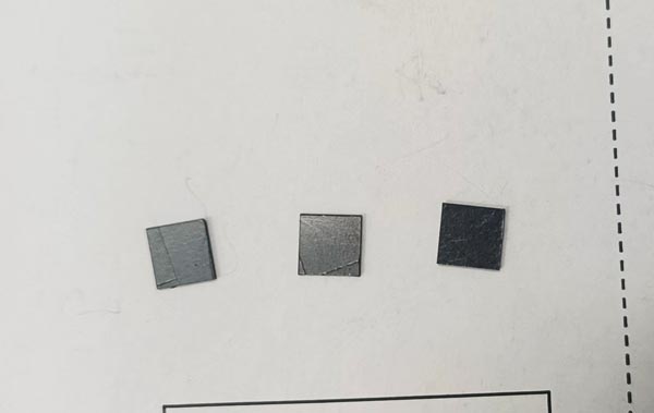 石墨片用什么切割呢？精密激光切割機(jī)！(圖1)